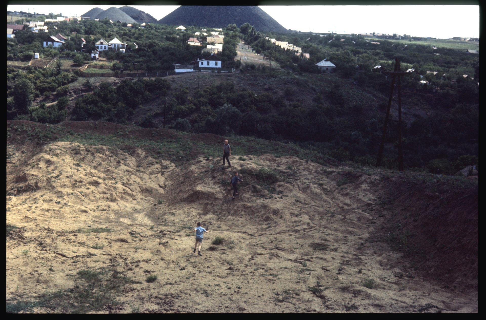 Through Borders and Systems: Family Trips on the Slides of a Single Collection